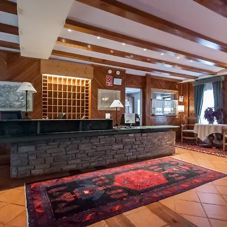 Vilagaros Aparthotel Garos