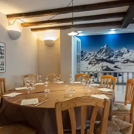 Vilagaros Apartahotel 4*